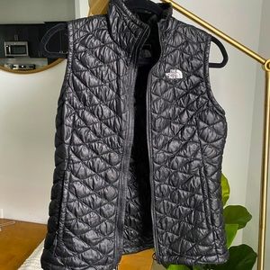 North face Vest size M